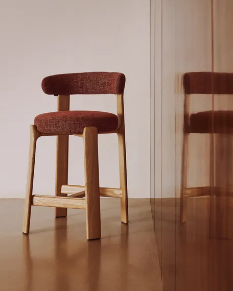 Полубарный стул Granite из терракотовой синели и ясеня с натуральной отделкой 65 см