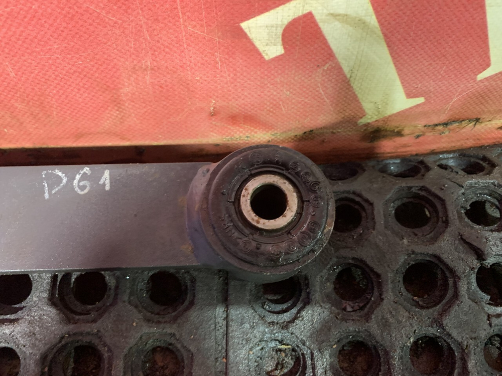 Стойка переднего стабилизатора