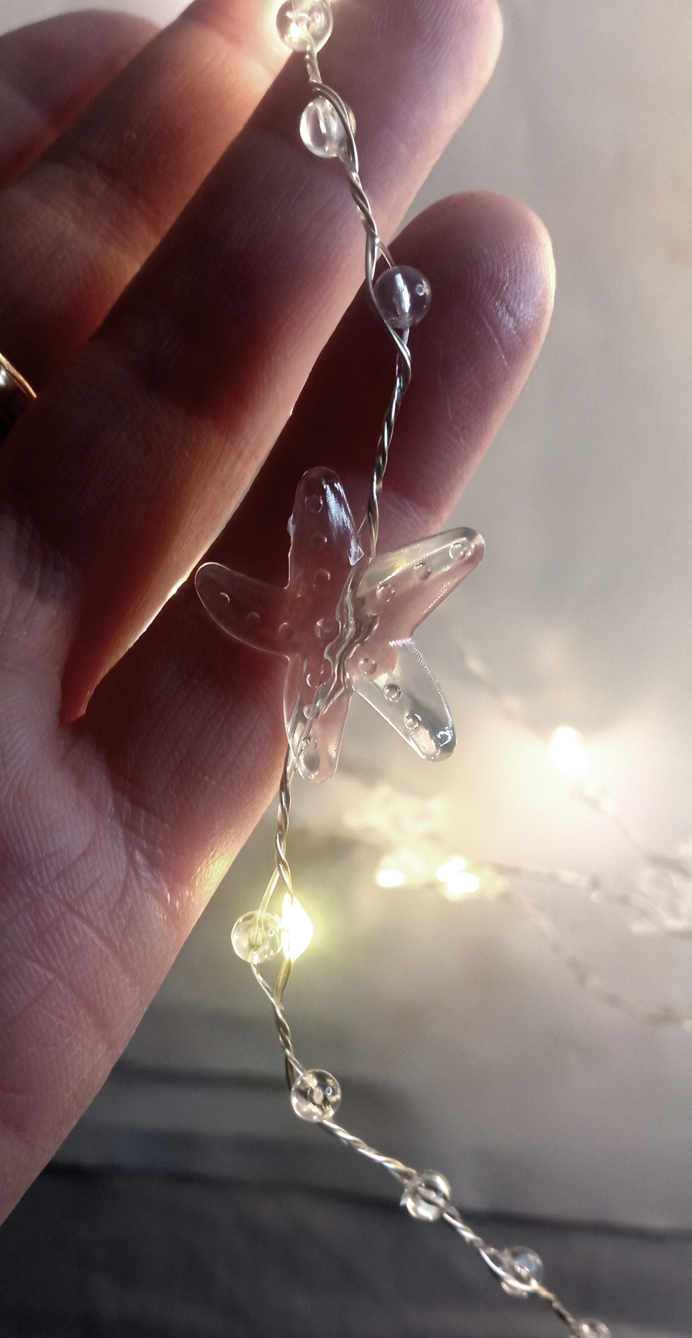 Гирлянда штора 2.0х1.8м "бусы звезды" Мягкий желтый