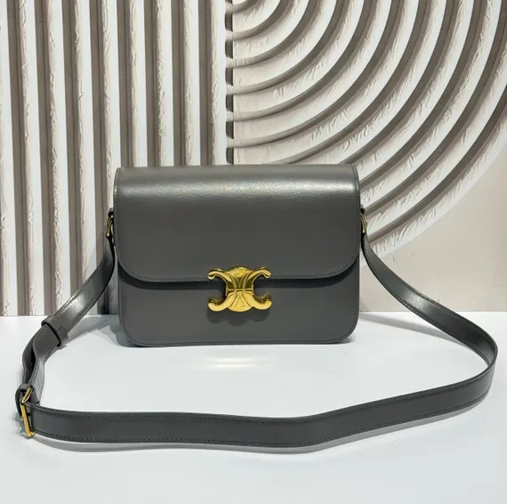 Сумки CELINE CLASSIQUE TRIOMPHE из блестящей кожи