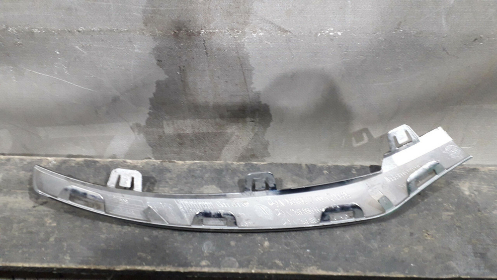 Молдинг переднего бампера левый GLC (X253) 15-19 Б/У Оригинал A2538852700