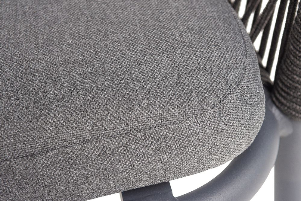 "Лион" стул плетеный из роупа, каркас из стали темно-серый (RAL7024) муар, роуп темно-серый круглый, ткань темно-серая 027