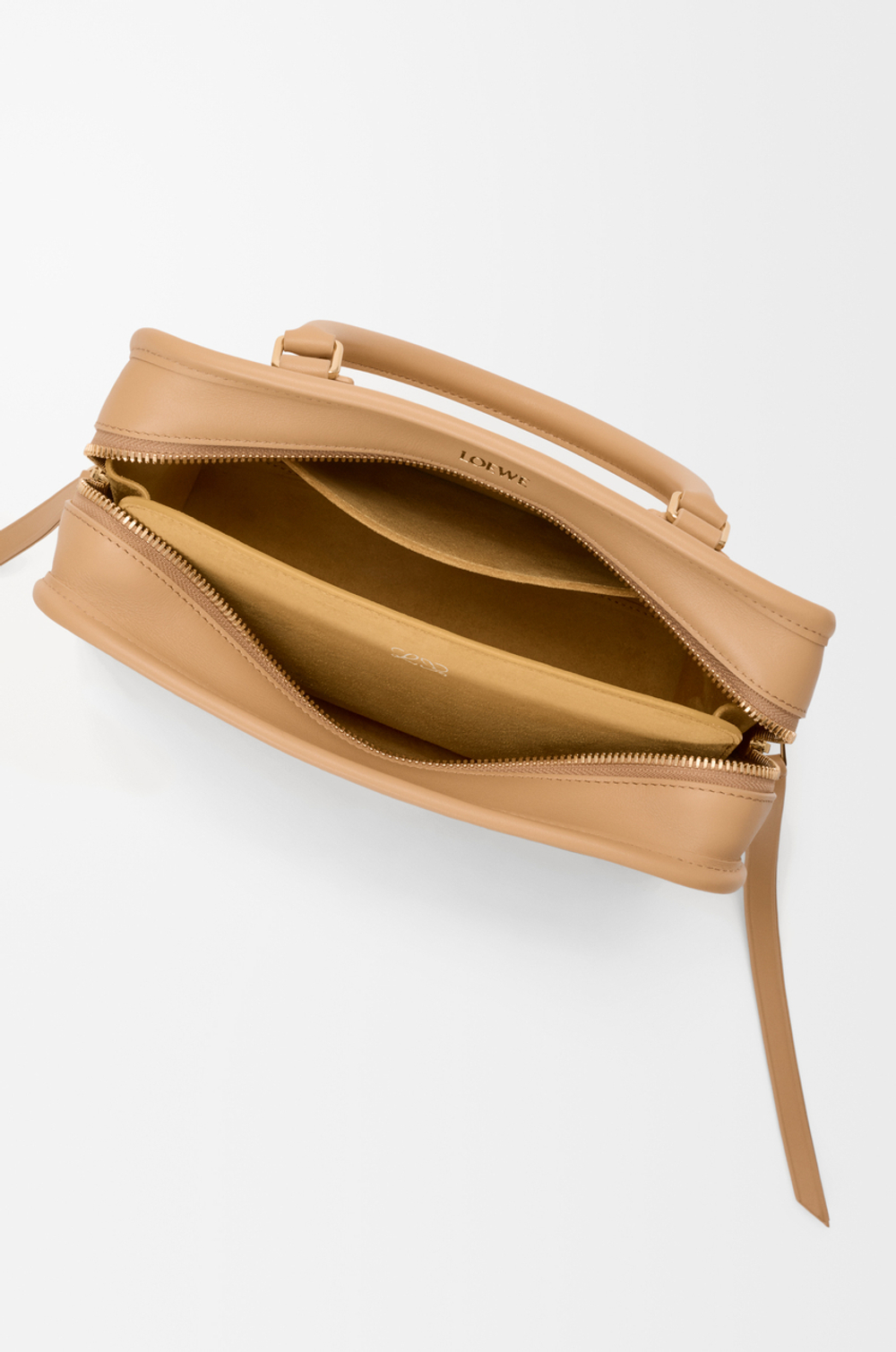 Loewe Маленькая сумка Amazona 180 из мягкой телячьей кожи, бежевый