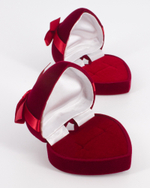 Подарочная упаковка‑сердечко с бантом для ювелирного кольца