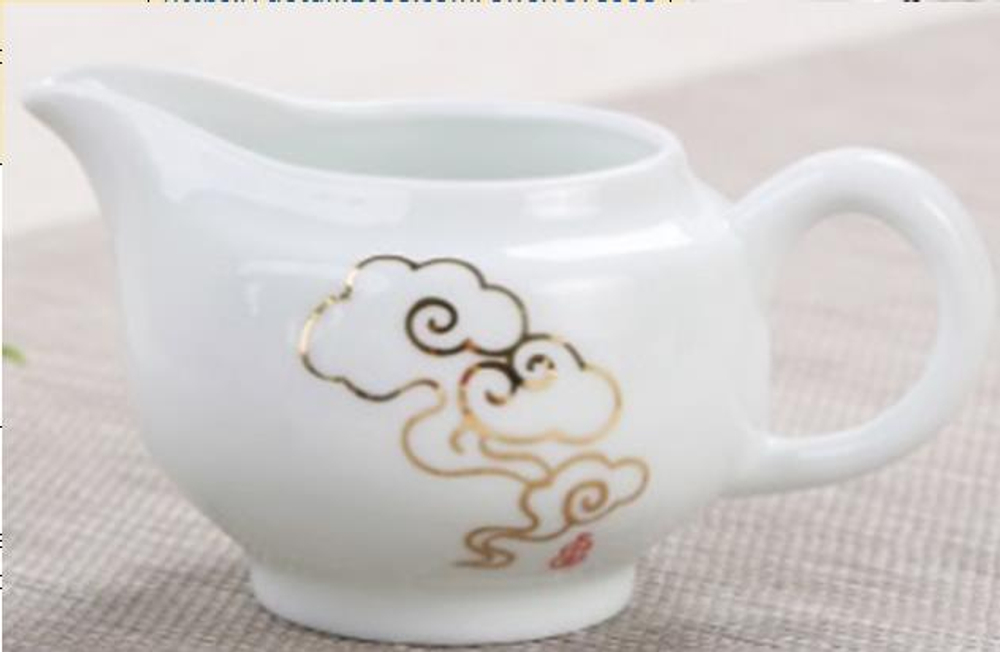 268032 Сливник (Чахай) ГаоБайЦи "Золотой дымок счастья" h=6,1см, l=11,6см, 200мл, фарфор гл.белый