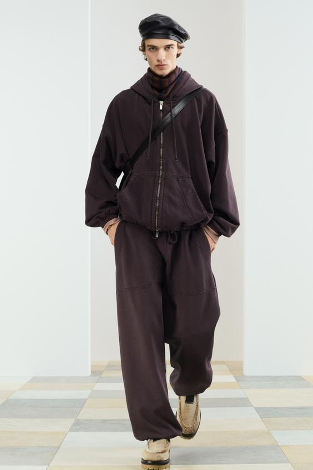 ZARA БРЮКИ-ДЖОГГЕРЫ ПРИТАЛЕННОГО СИЛУЭТА, БУРГУНДИ