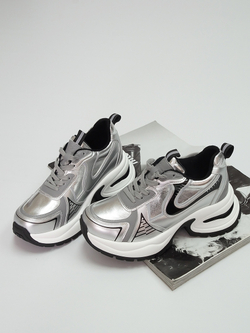 Кроссовки женские демисезонные