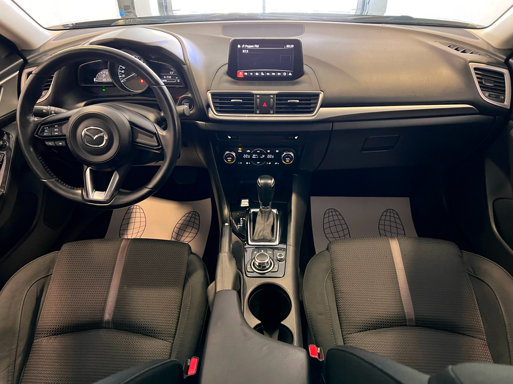 Mazda Mazda3, 2017 год