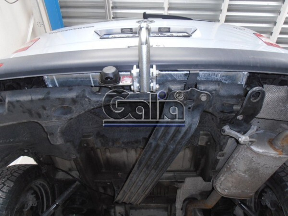 Фаркоп оцинкованный Galia V064C для Volkswagen Transporter / Caravelle / Multivan T5 2003-2015, T6 2015-(паспорт и сертификат в комплекте)(без электрики)