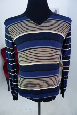 Джемпер Guess by Marciano приятный к телу, визуально на 48 размер