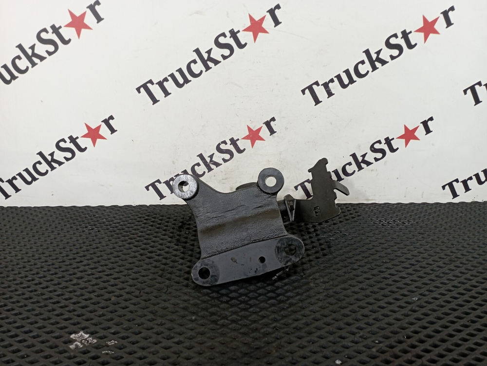 Кронштейн двигателя передний левый 2023г.