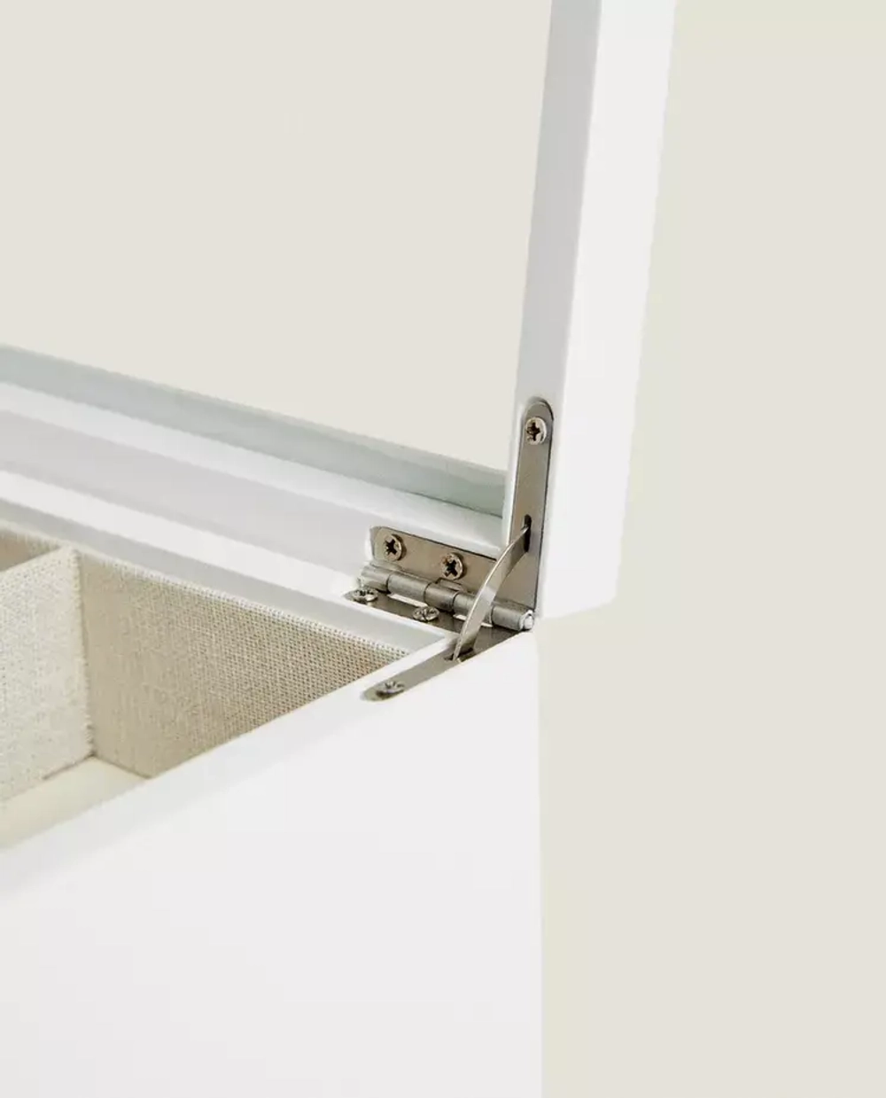 ZARA HOME ЛАКИРОВАННАЯ ШКАТУЛКА ДЛЯ УКРАШЕНИЙ С ВЫДВИЖНЫМИ ЯЩИКАМИ, БЕЛЫЙ