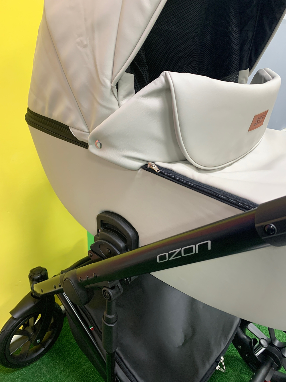 Коляска  OZON (2 в 1) (RIKO BASIC) 05 светло-серый