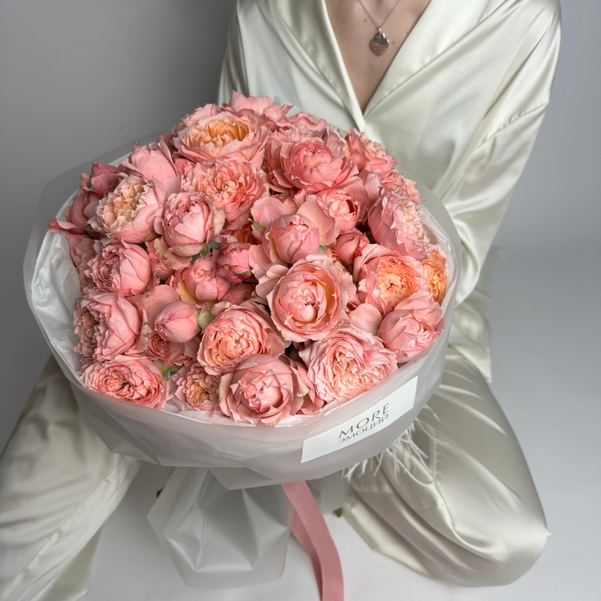 Букет из кустовой пионовидной розы Джульетта