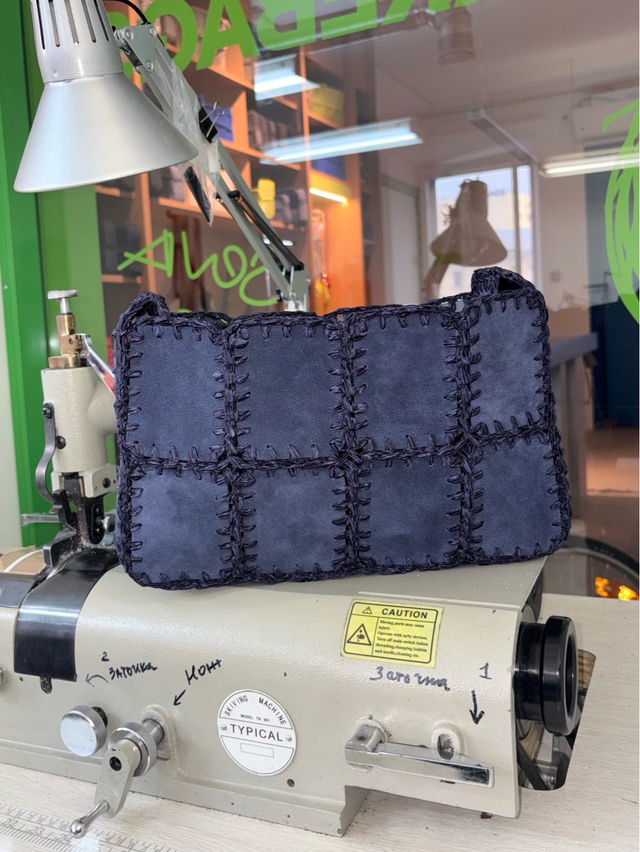 SAMPLE SEVA NAVY SUEDE M