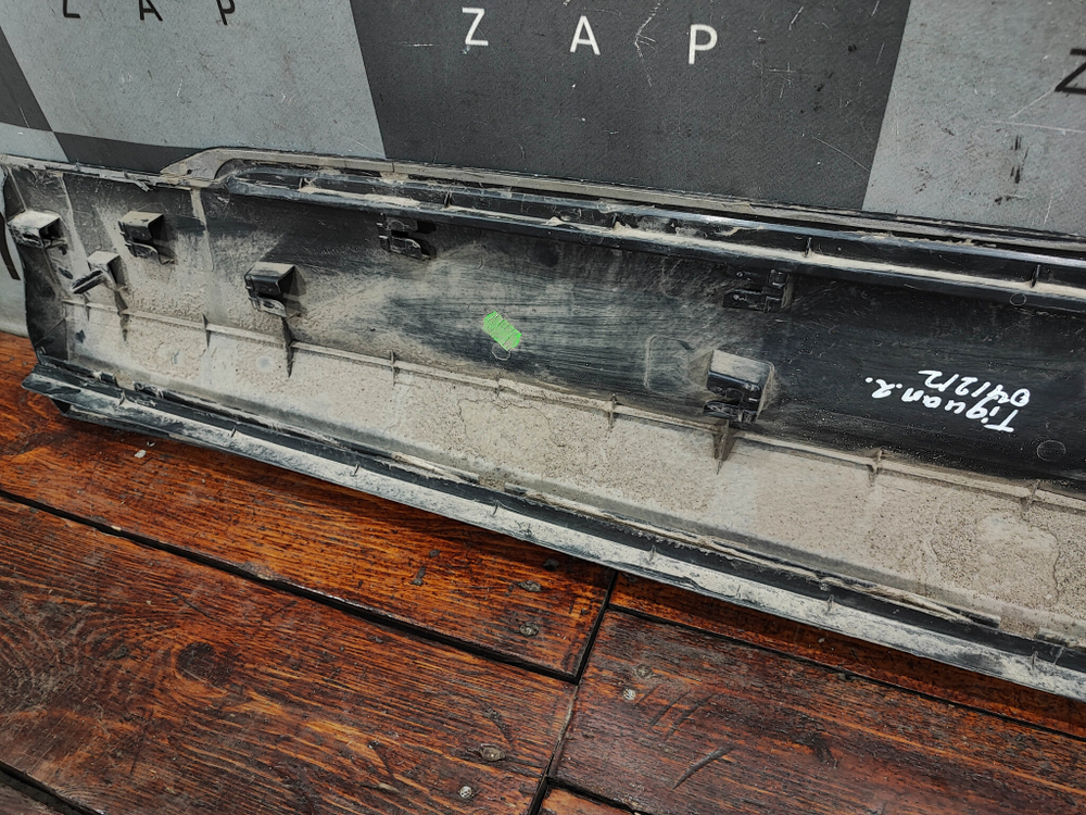 Накладка двери передней правой Volkswagen Tiguan 2 16-нв Б/У Оригинал 5NA854940AG