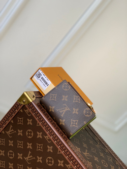 Louis Vuitton Lisa Wallet
