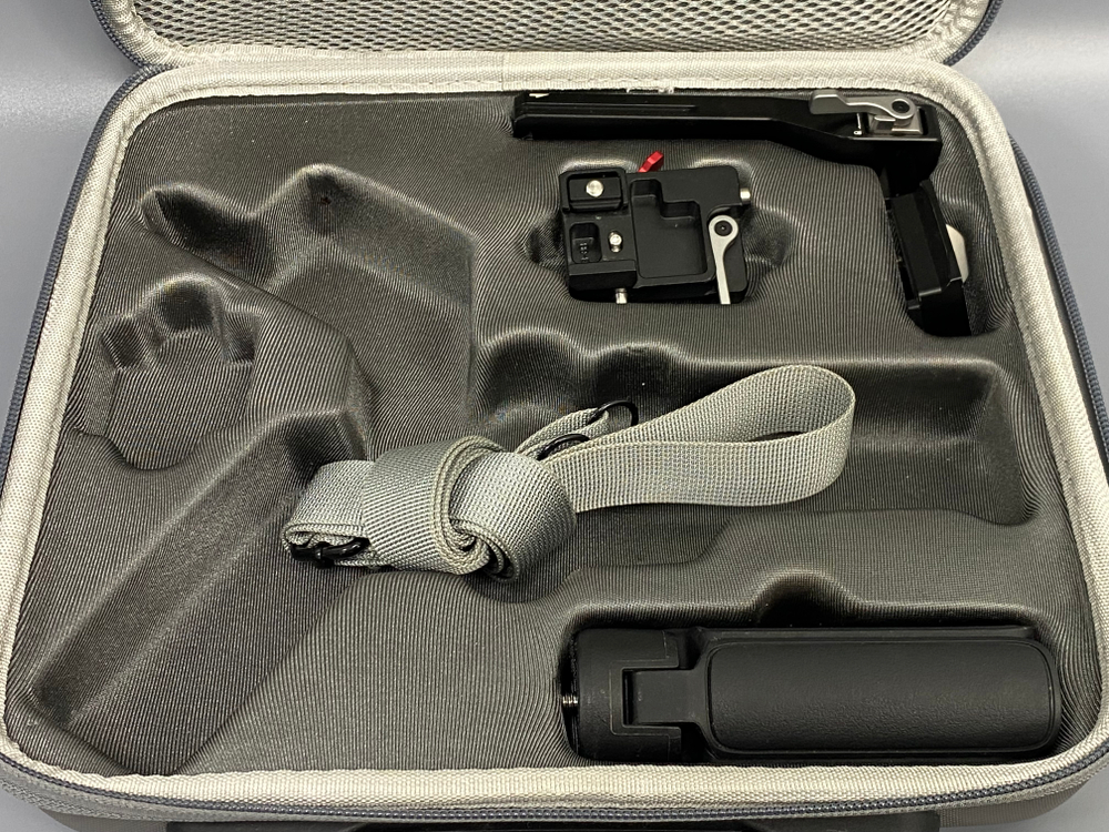 DJI RS 3 Mini + рукоятка SmallRig 4197