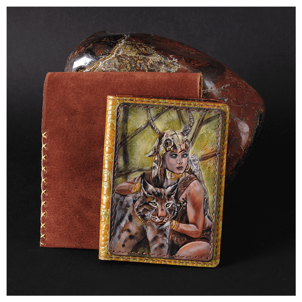Кожаная обложка на паспорт «Шаманка» (фигура)