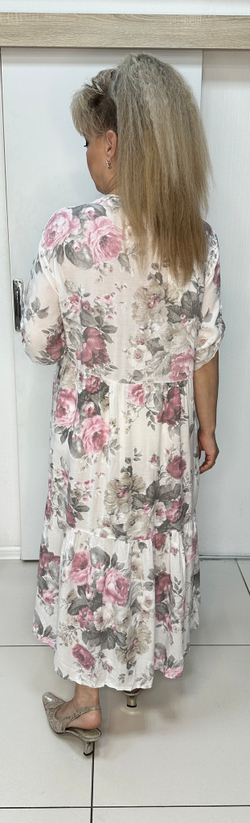 Светлое итальянское цветное платье с пайетками на кармашке