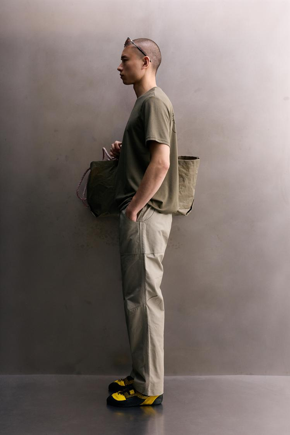 ZARA БРЮКИ TAPERED FIT ДЛЯ СКАЛОЛАЗАНИЯ, ЦВЕТ СЛОНОВОЙ КОСТИ