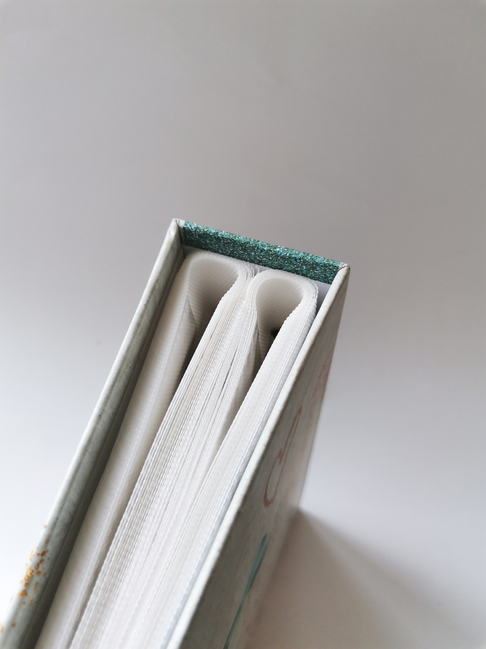 Фотоальбом на 100 фото 10х15 см, пластик. листы sweet kittens Белый котёнок