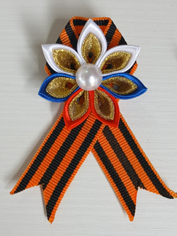 Брошь на 9 мая (Цветок и веточка) из георгиевской ленты
