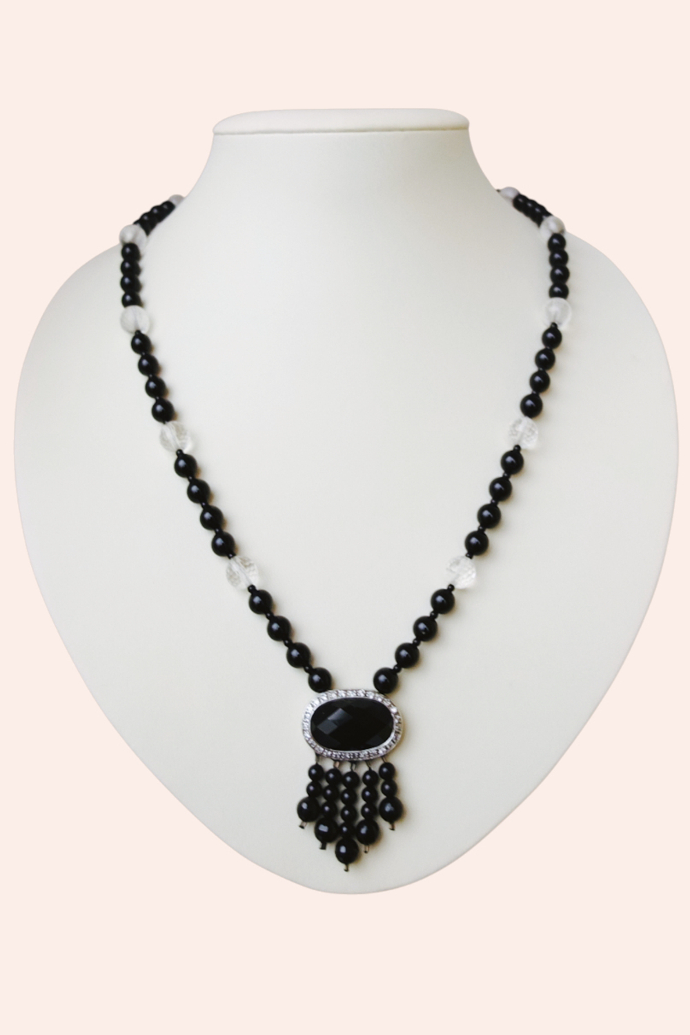 колье из чёрного агата и горного хрусталя