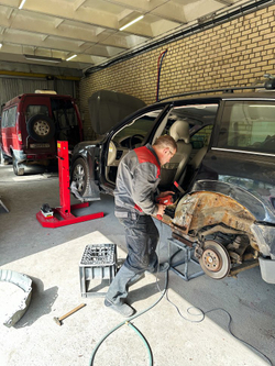 Подъемник мобильный гидравлический (одностоечный) с захватом под колесо мод.T08311 арт.HL-0.56J, horex