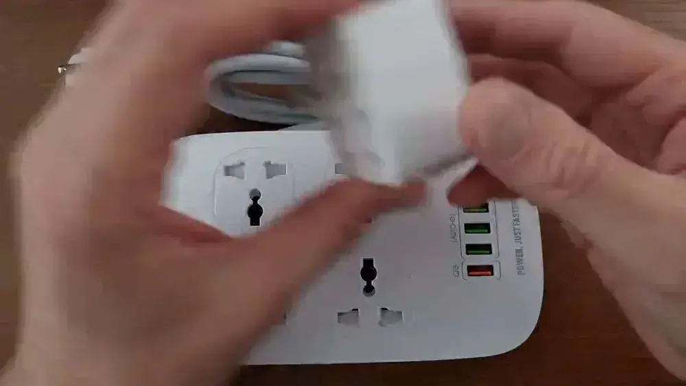 LDNIO cетевой фильтр с умной зарядкой, модель SC4407Q, 2 метра, 4 USB, тройник разветвитель с заземлением и выключателем, белый