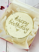 Бенто торт на день рождения с золотой надписью “Happy Birthday”