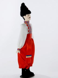 Кукла коллекционная фарфоровая в Украинском мужском костюме К.19-н. 20 в.