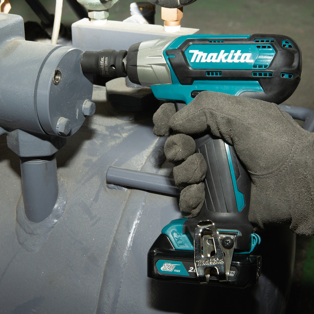 Аккумуляторный ударный гайковерт Makita TW141DZ