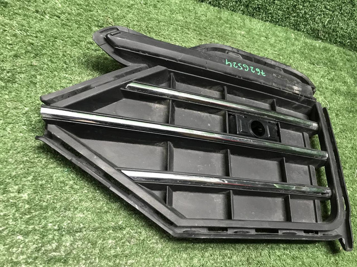 Решетка переднего бампера VW Touareg 3 (18-23)