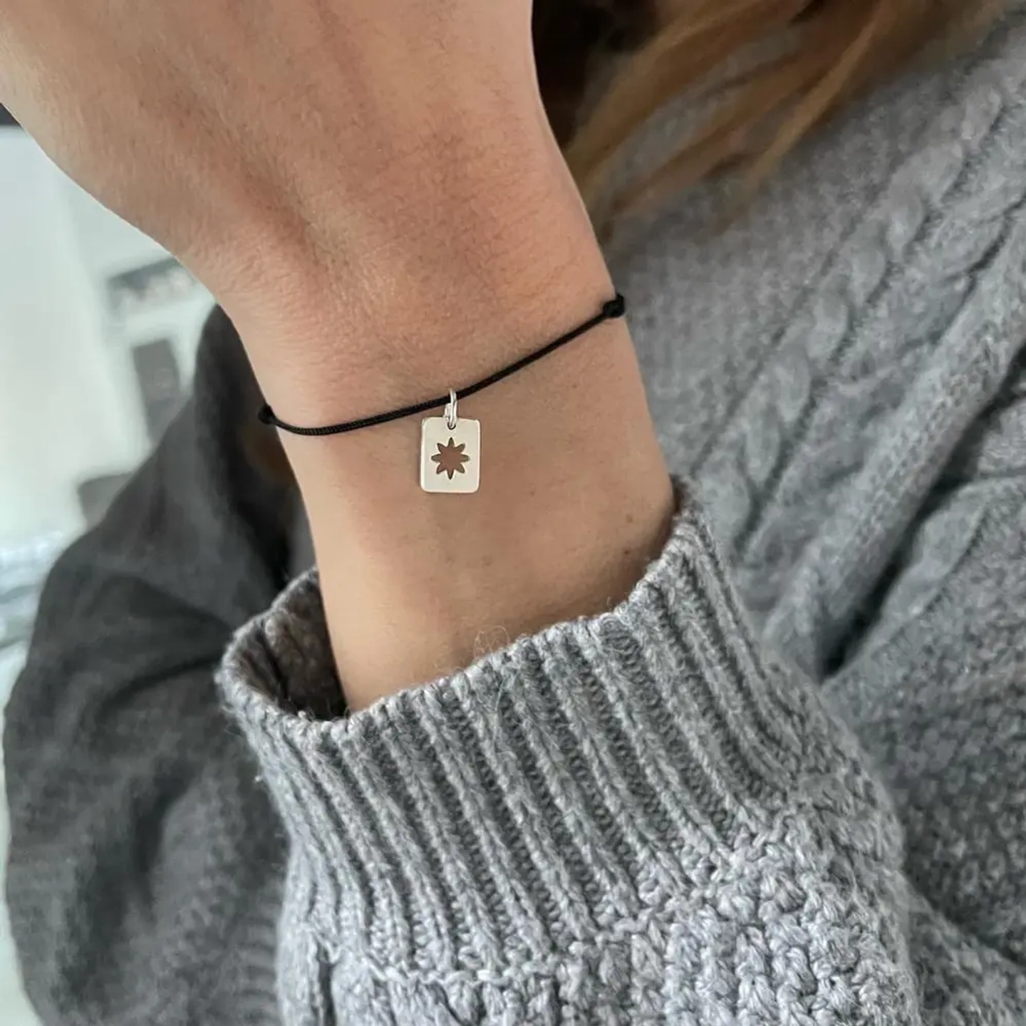 Браслет Солнышко в прямоугольнике на нити