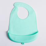 4594894 Нагрудник детский силиконовый с карманом "Лисята"