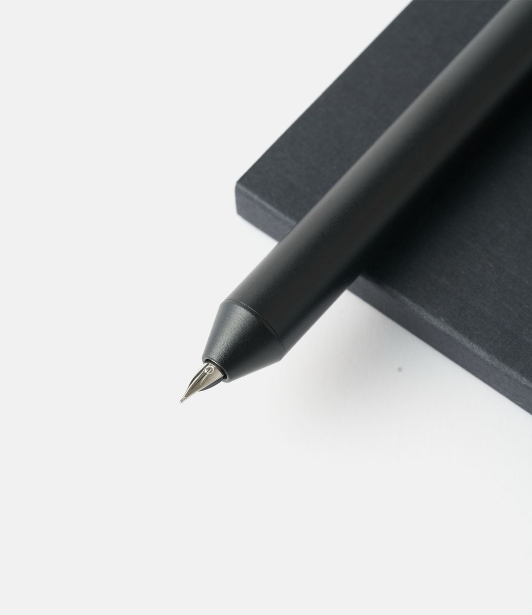 Ensso BOLT Fountain Pen Black Aluminum Set — перьевая ручка с выдвижным стержнем