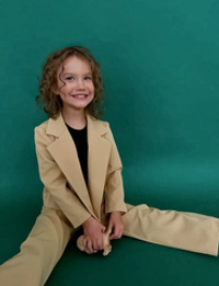 Классический костюм для девочки