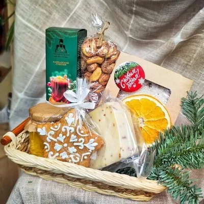 Фотография Новогодняя корзина «Кекс и Глинтвейн» купить в магазине Афлора