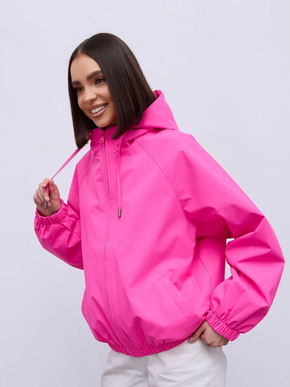 Ветровка с капюшоном