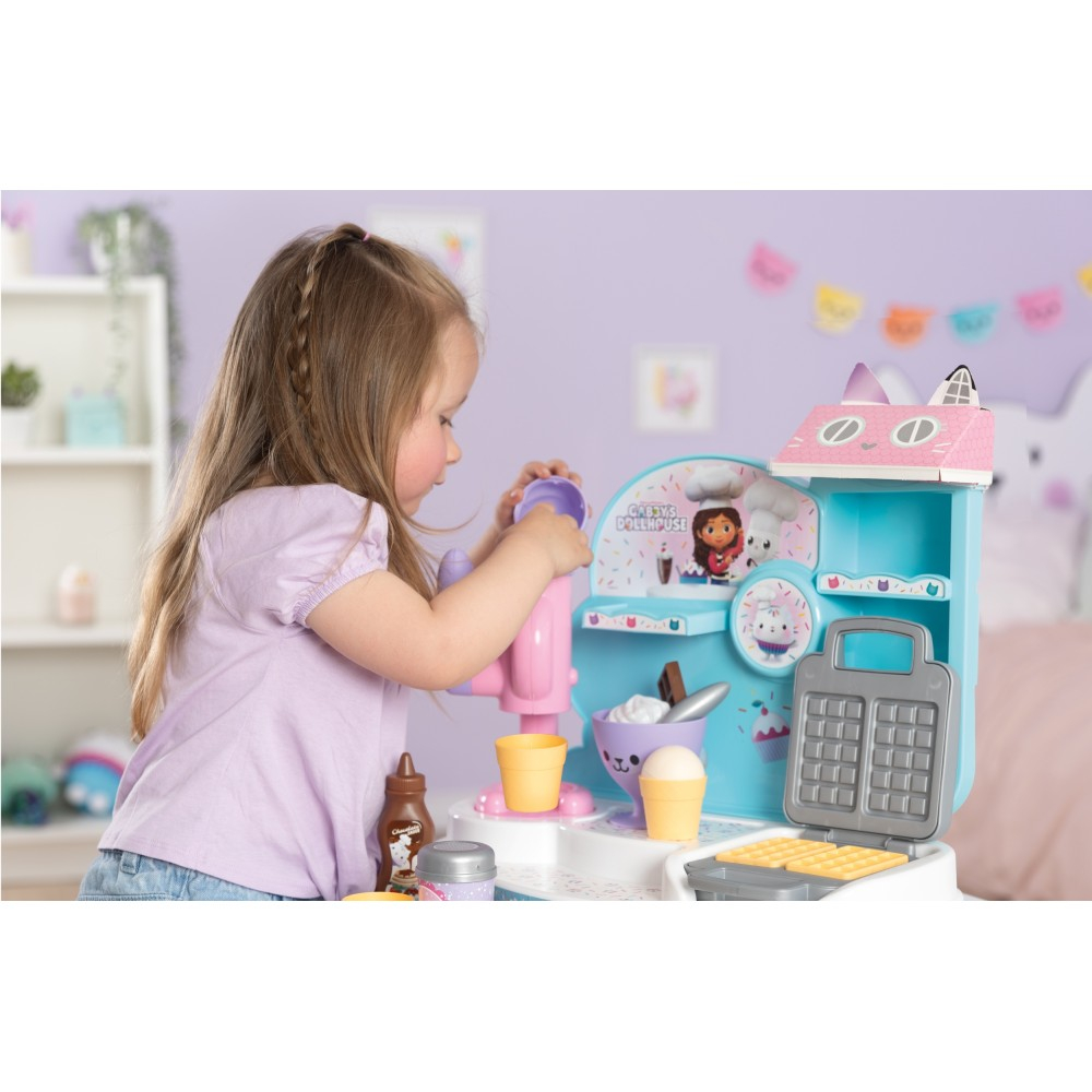 Smoby 350409 — Кафе-мороженое с машиной для мороженого, вафельницей и 20 аксессуарами Кукольный домик Габби 350409 — фото 12