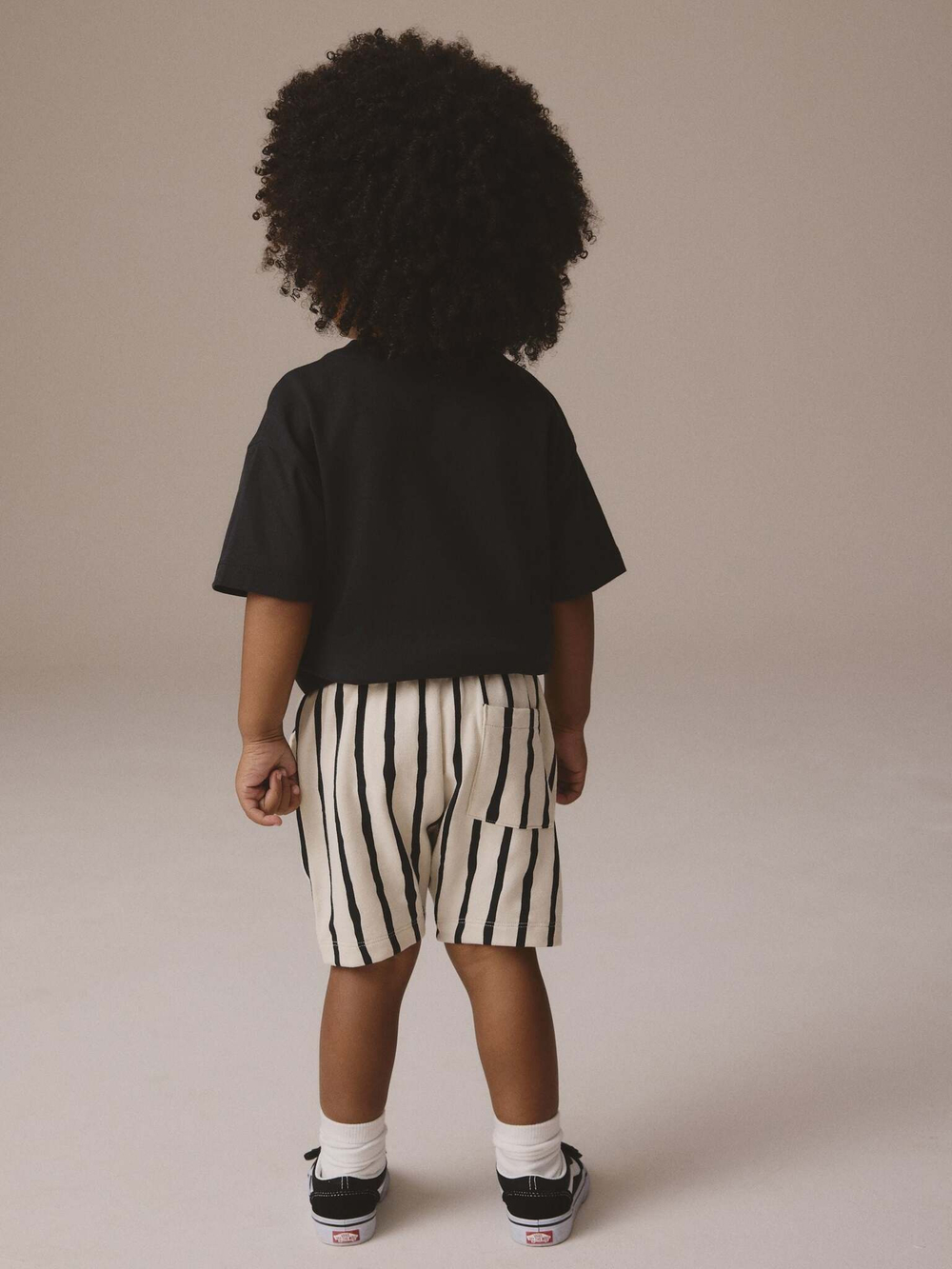 Футболка и шорты в комплекте для мальчика Next E98-605, 2 шт., Черный, Белый, Песочный