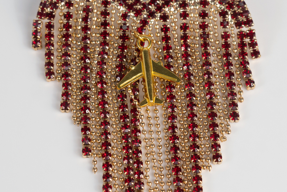 Ольга Солдатова. Брошь с подвесками с самолетом