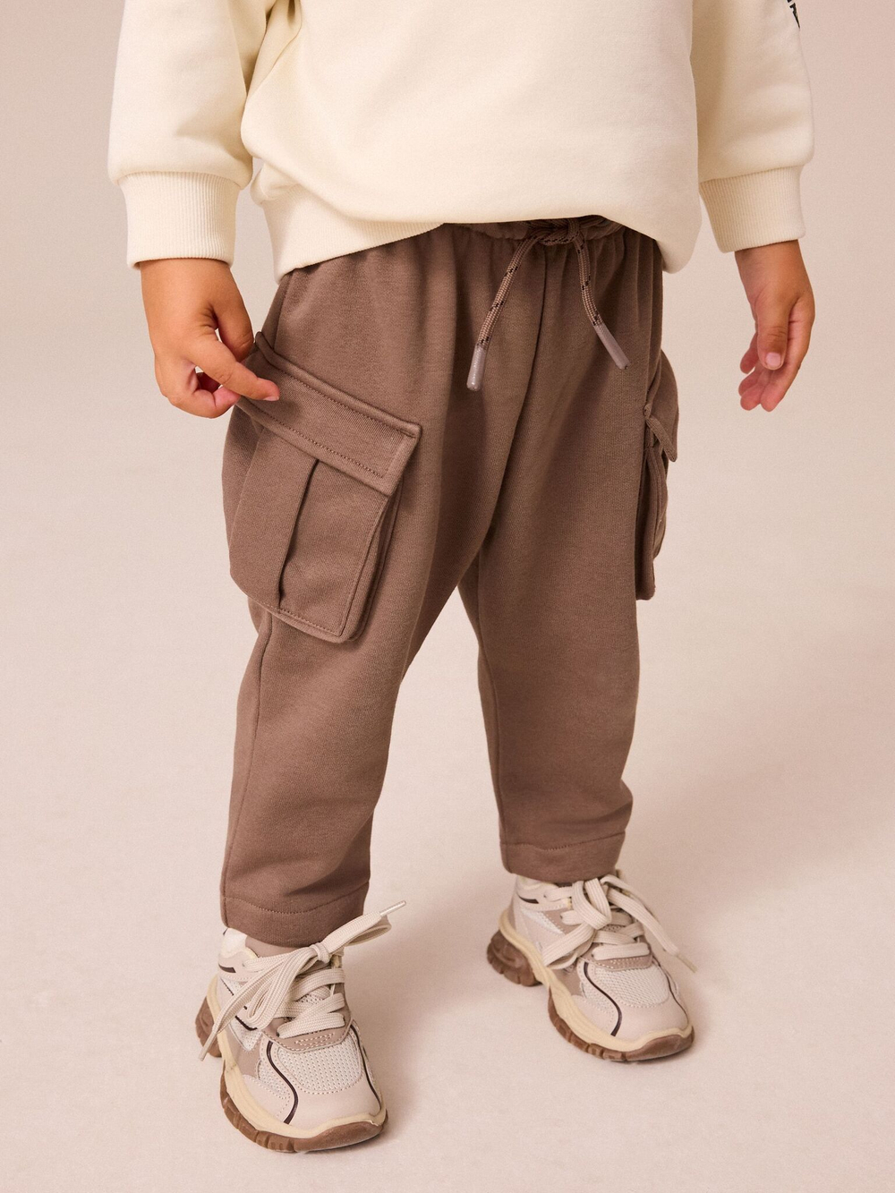 Толстовка и брюки карго в комплекте для мальчика Next B67-721, Молочный, Коричневый