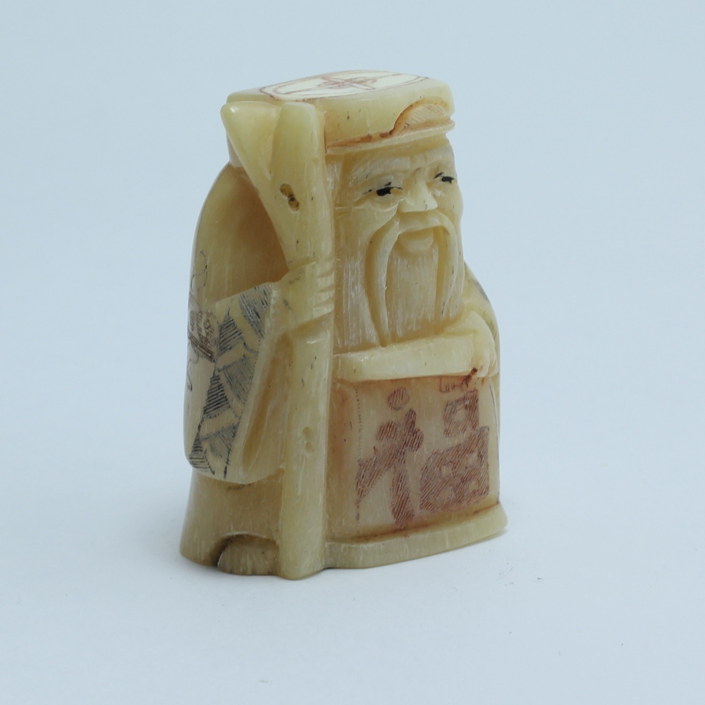 Нэцкэ Дзюродзин с посохом и иероглифом счастья и благополучия