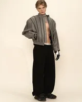 Серая куртка 