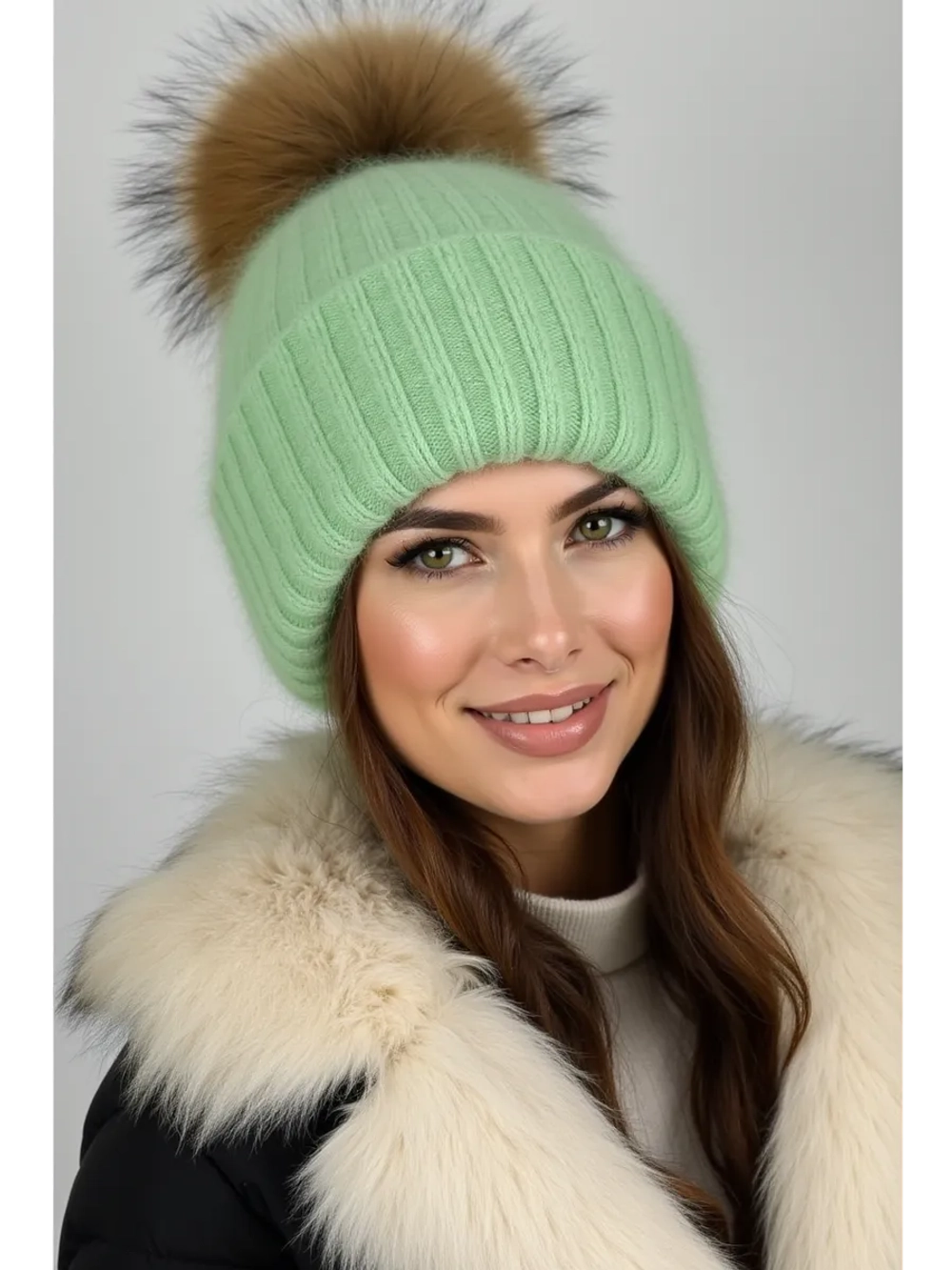 шапка ангора с меховым помпоном зимняя пушистая стильная