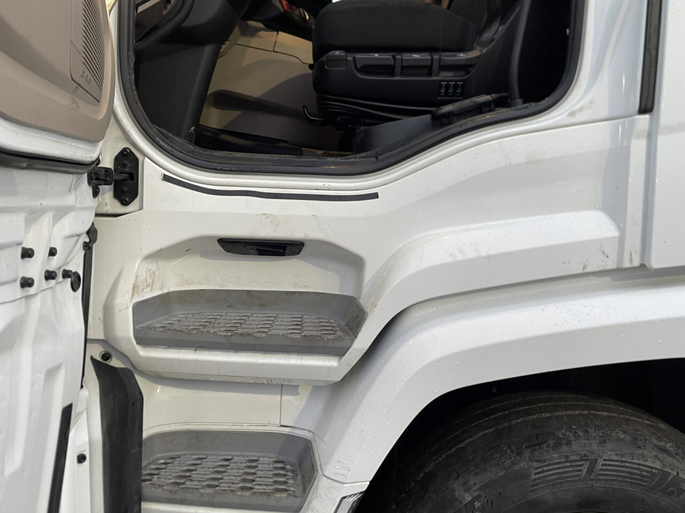 Корпус подножки левый 2023г.