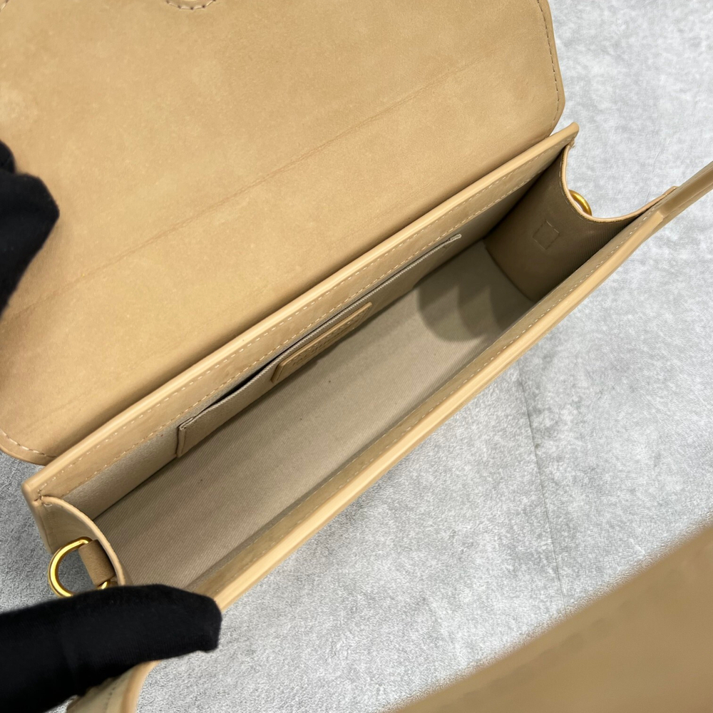 Jacquemus Le Sac Rond 26 cm