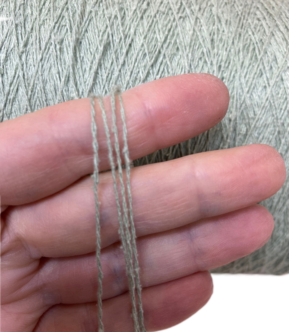 Пряжа на бобине 230 г(Италия) 100% буретный шелк 100г-750 м